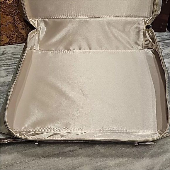 LaCome  travel cosmetic gold bag NWOT - Picture 4 of 6